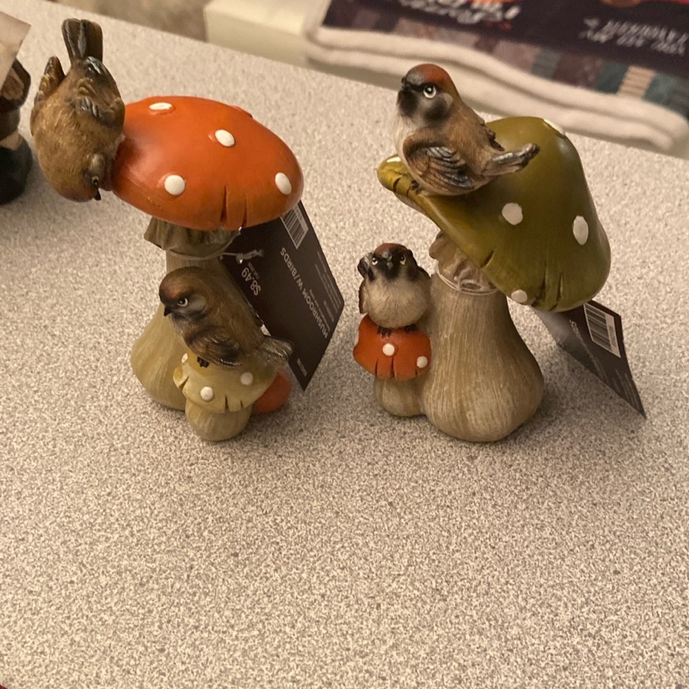 Mushroom and birds decor